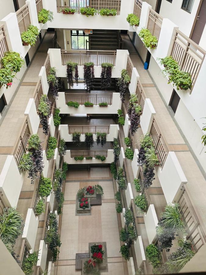 Near Johnhay Minesview Fast Wi-Fi Netflix Balcony Daire Baguio City Dış mekan fotoğraf