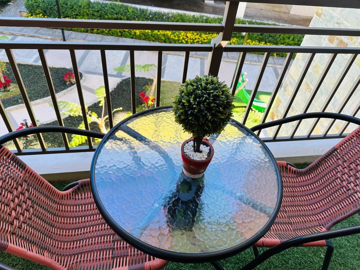 Near Johnhay Minesview Fast Wi-Fi Netflix Balcony Daire Baguio City Dış mekan fotoğraf
